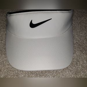 NWOT-womens Nike visor